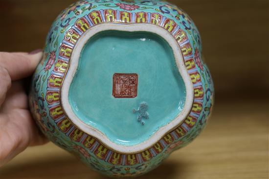 A Chinese lobed hexagonal turquoise ground bowl diameter 14cm